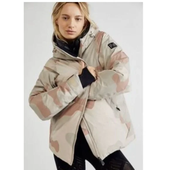New Free People x Holden Women's Ashley Down Puffer Ski Jacket  Camo sz medium - Picture 2 of 8